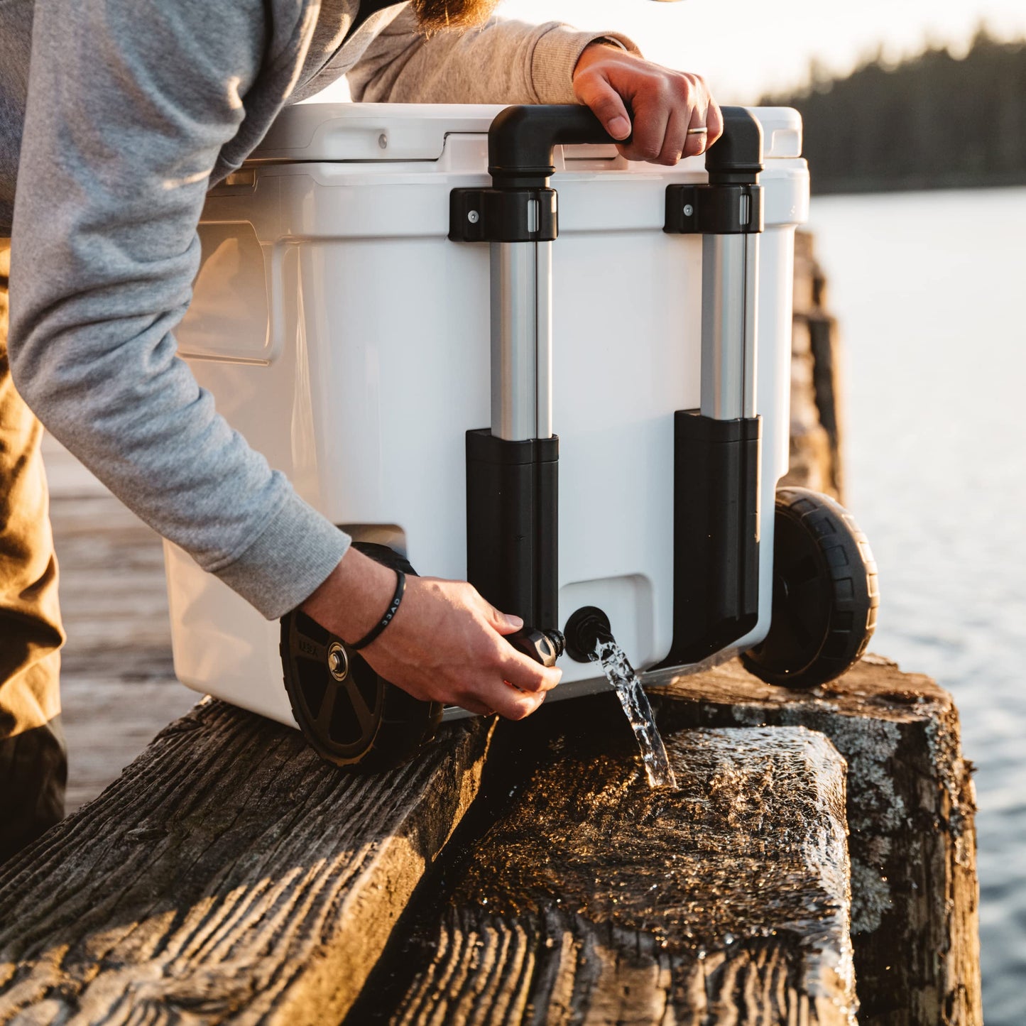 YETI Roadie 48 Wheeled Cooler with Retractable Periscope Handle